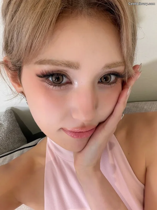 Jeon SomiENNIK SOMI photo 13 of 1235