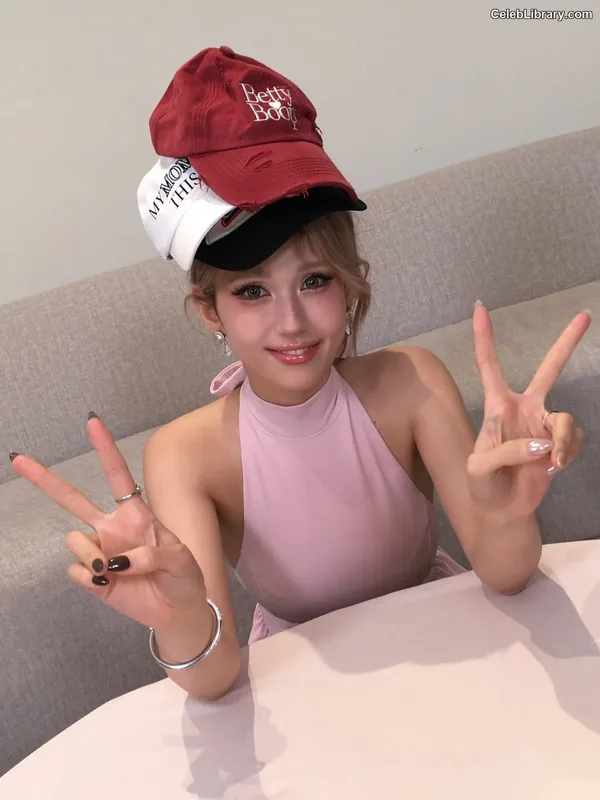 Jeon SomiENNIK SOMI photo 15 of 1235