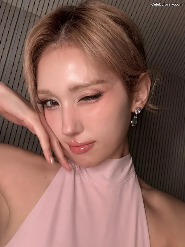 Jeon SomiENNIK SOMI photo 17 of 1235