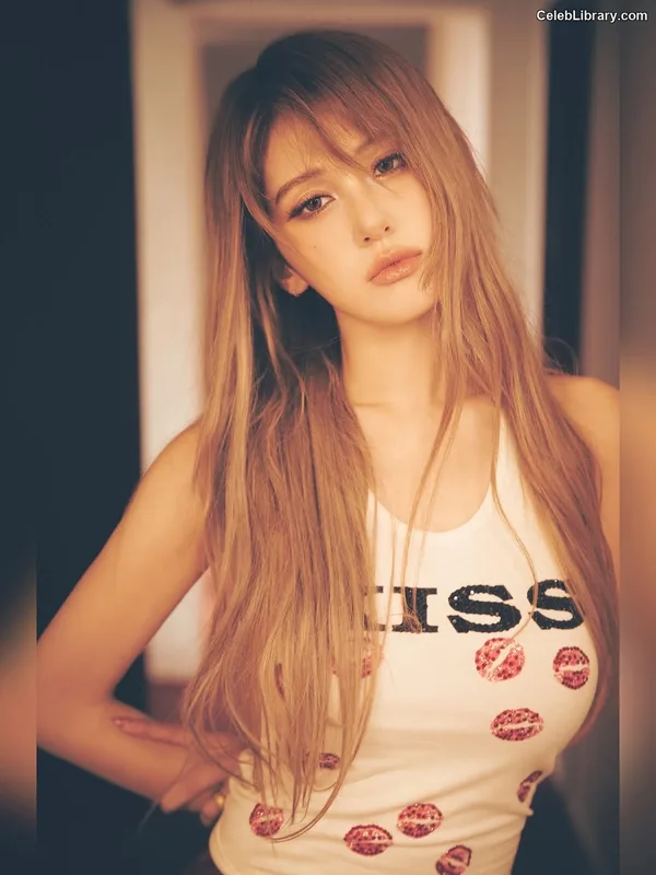 Jeon SomiENNIK SOMI photo 17 of 1235