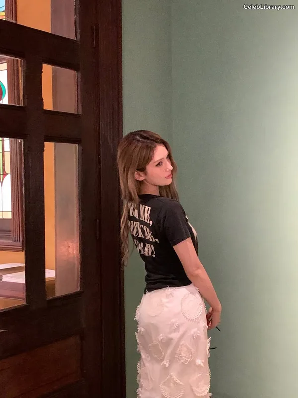 Jeon SomiENNIK SOMI photo 3 of 1235