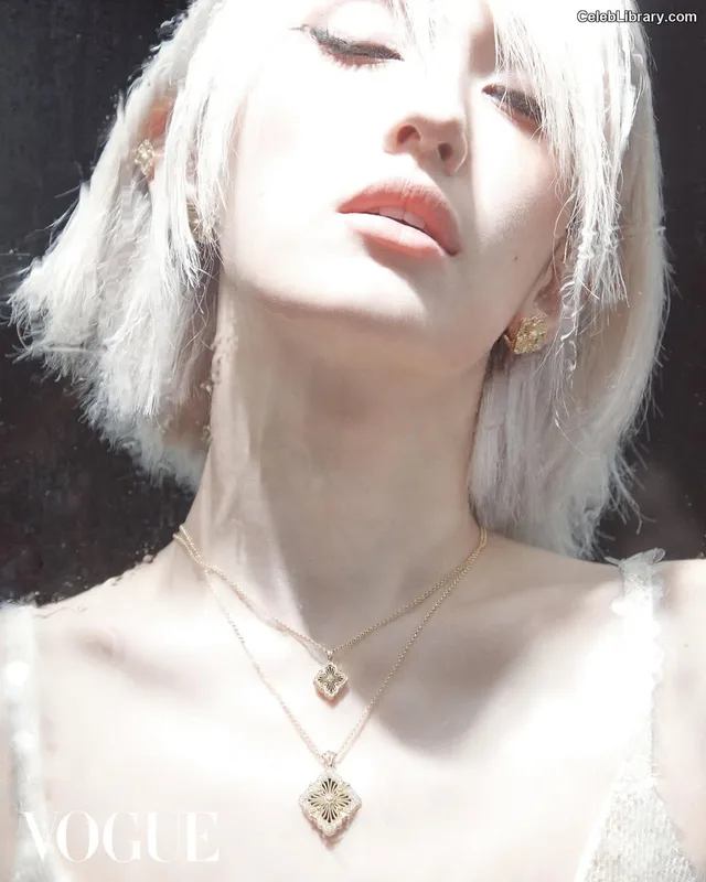 Jeon SomiENNIK SOMI photo 4 of 1235
