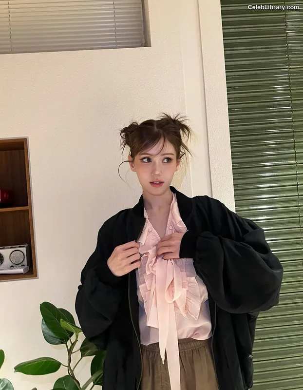 Jeon SomiENNIK SOMI photo 8 of 1235