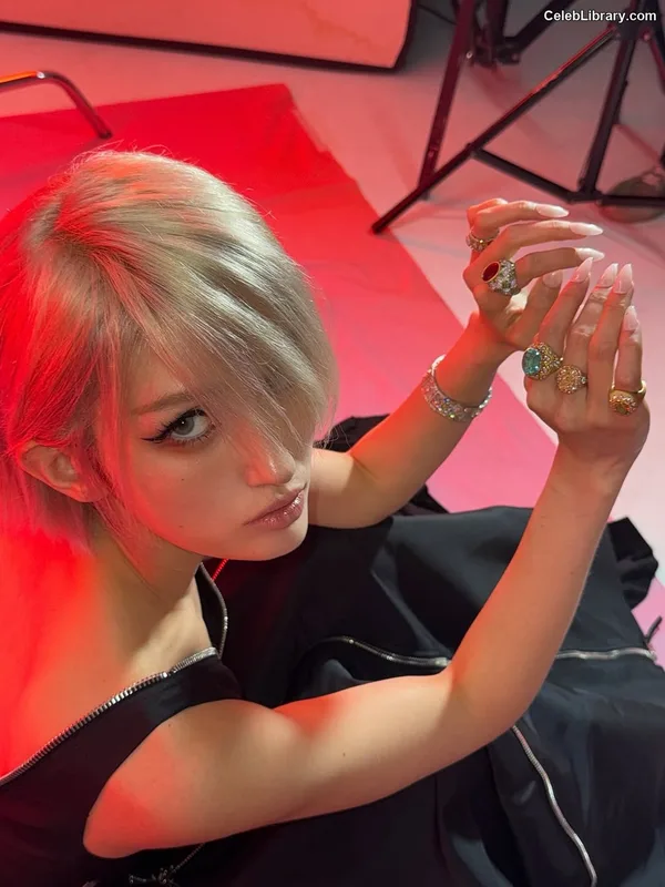 Jeon SomiENNIK SOMI photo 18 of 1235