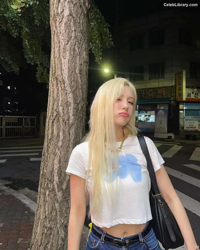 Jeon SomiENNIK SOMI photo 21 of 1235