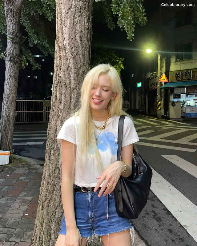 Jeon SomiENNIK SOMI photo 2 of 1235