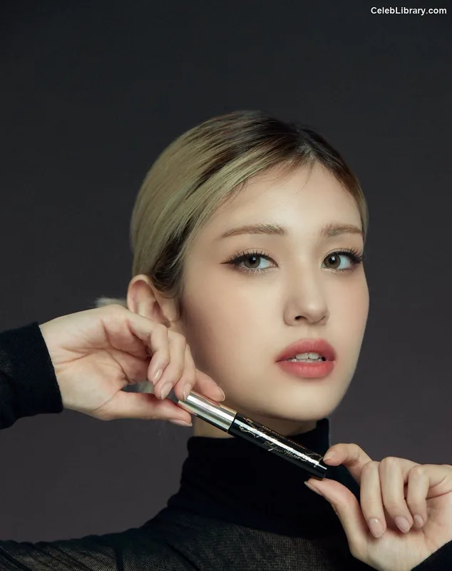Jeon SomiENNIK SOMI photo 5 of 1235