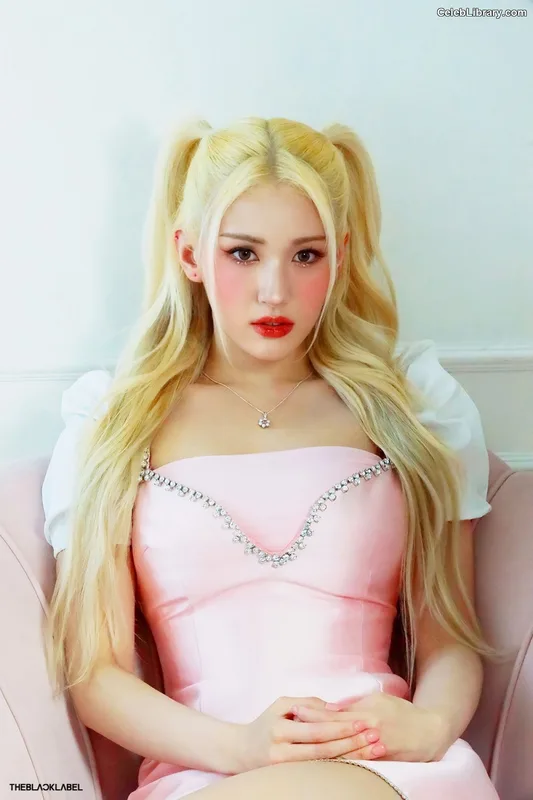 Jeon SomiENNIK SOMI photo 6 of 1235