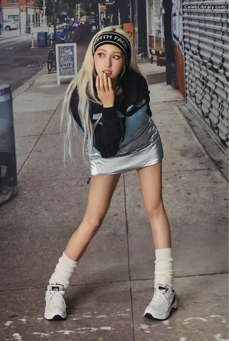 Jeon SomiENNIK SOMI photo 19 of 1235