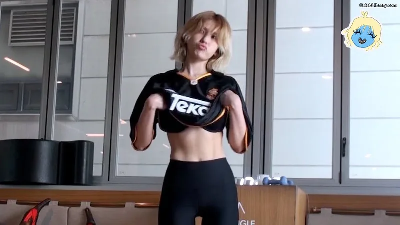 Jeon SomiENNIK SOMI photo 18 of 1235