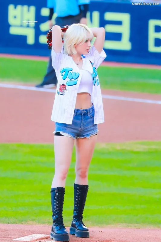 Jeon SomiENNIK SOMI photo 20 of 1235