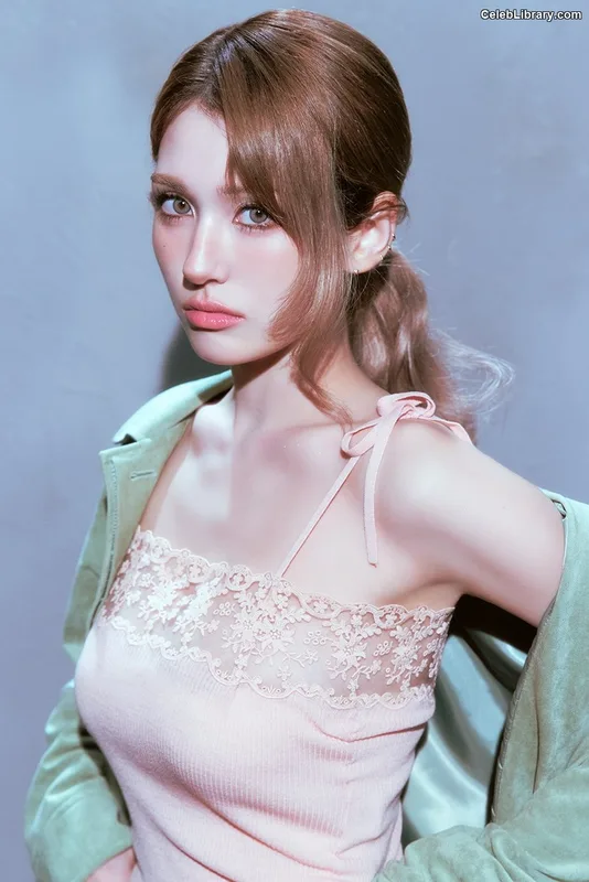 Jeon SomiENNIK SOMI photo 5 of 1235