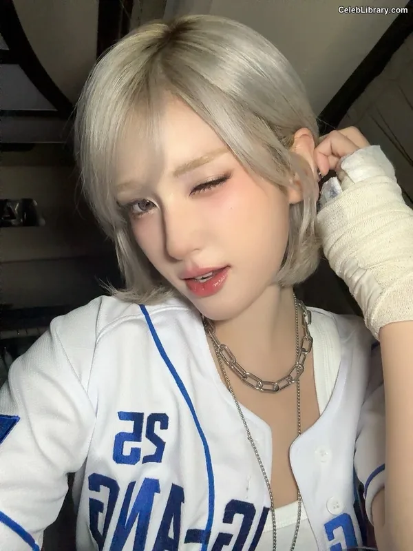 Jeon SomiENNIK SOMI photo 6 of 1235