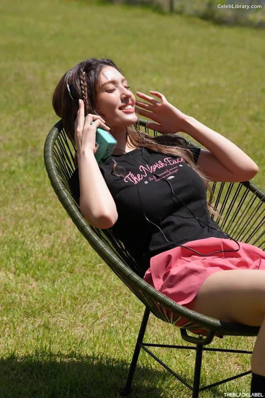 Jeon SomiENNIK SOMI photo 2 of 1235