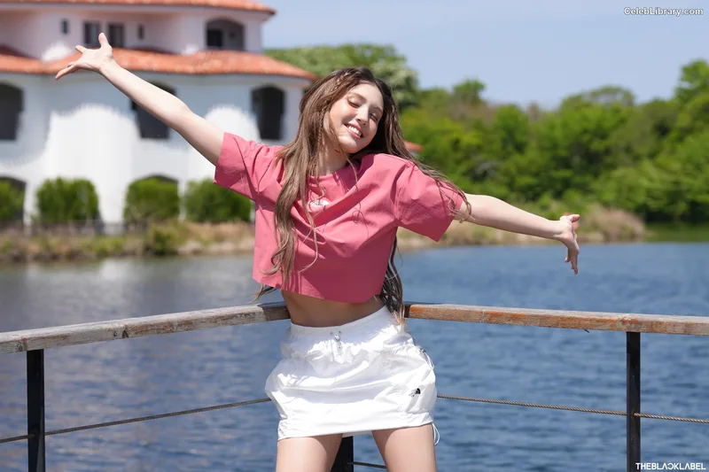 Jeon SomiENNIK SOMI photo 4 of 1235