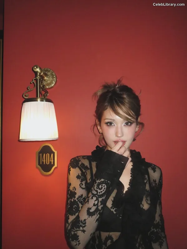 Jeon SomiENNIK SOMI photo 7 of 1235