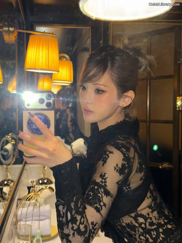 Jeon SomiENNIK SOMI photo 16 of 1235