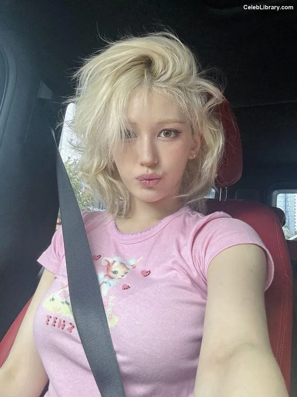 Jeon SomiENNIK SOMI photo 18 of 1235