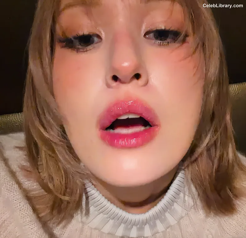 Jeon SomiENNIK SOMI photo 1 of 1235