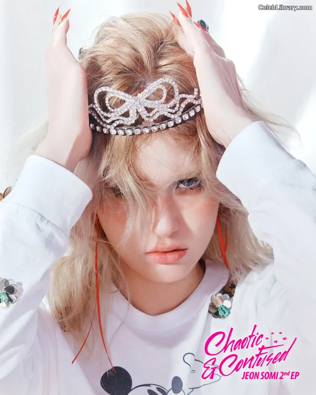 Jeon SomiENNIK SOMI photo 1 of 1235