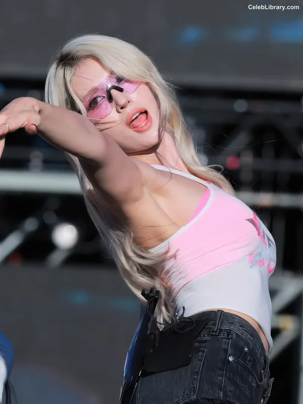 Jeon SomiENNIK SOMI photo 4 of 1235