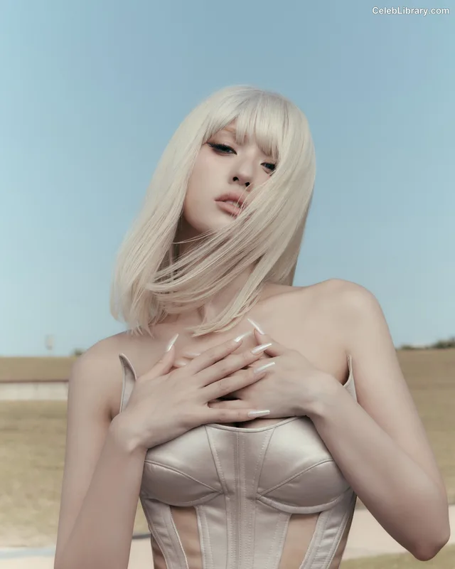 Jeon SomiENNIK SOMI photo 22 of 1235