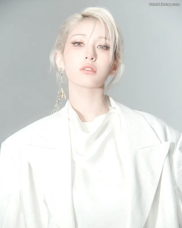 Jeon SomiENNIK SOMI photo 2 of 1235