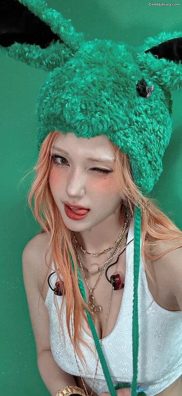 Jeon SomiENNIK SOMI photo 21 of 1235