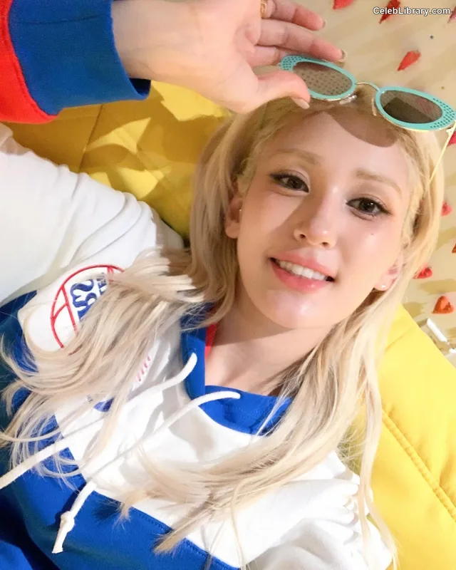 Jeon SomiENNIK SOMI photo 5 of 1235
