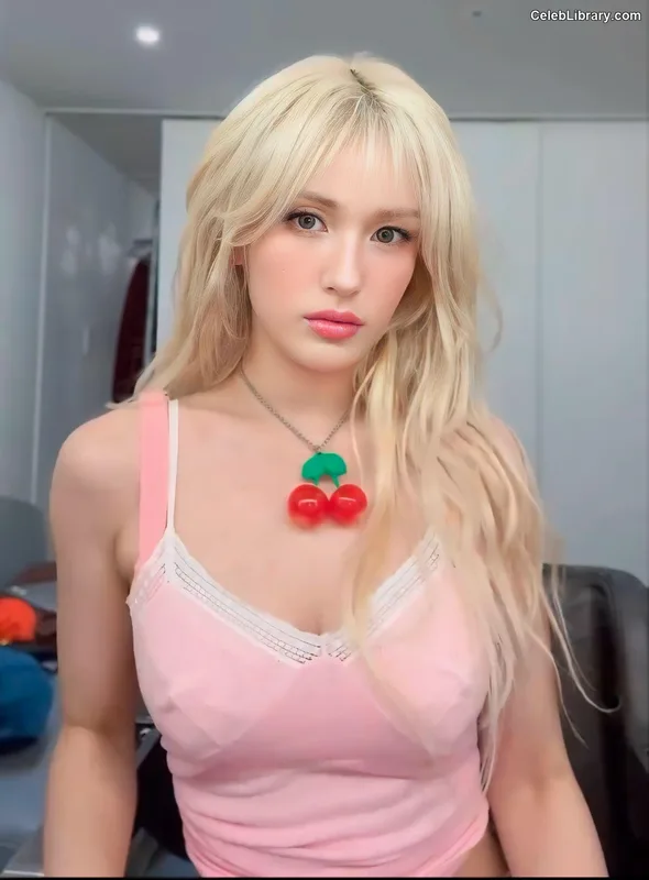 Jeon SomiENNIK SOMI photo 7 of 1235