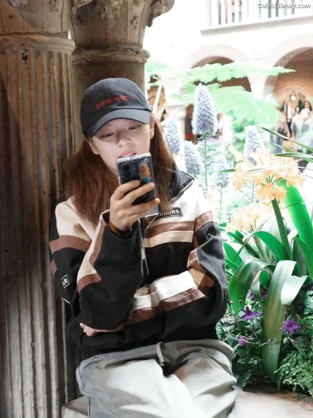 Jeongyeon (TWICE) photo 22 of 168