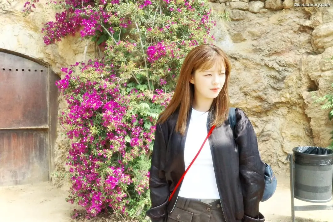 Jeongyeon (TWICE) photo 22 of 168