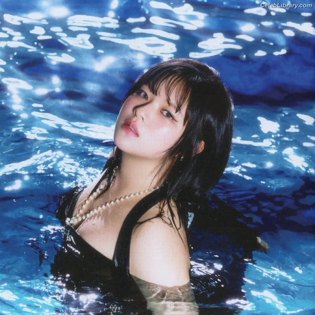 Jeongyeon (TWICE) photo 17 of 168