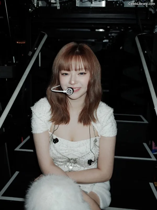 Jeongyeon (TWICE) photo 3 of 169