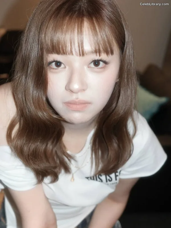 Jeongyeon (TWICE) photo 24 of 169