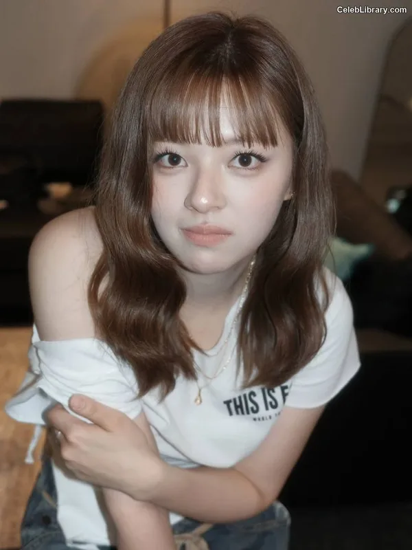 Jeongyeon (TWICE) photo 1 of 169