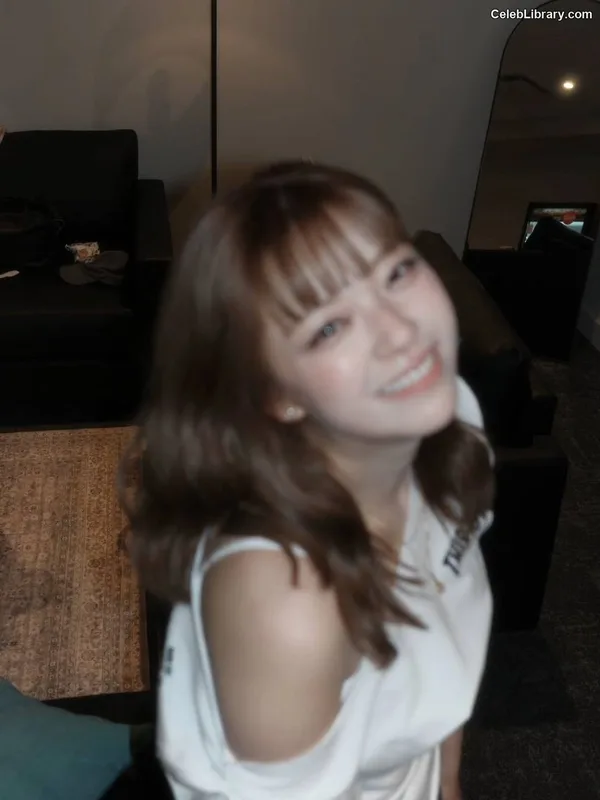 Jeongyeon (TWICE) photo 2 of 169