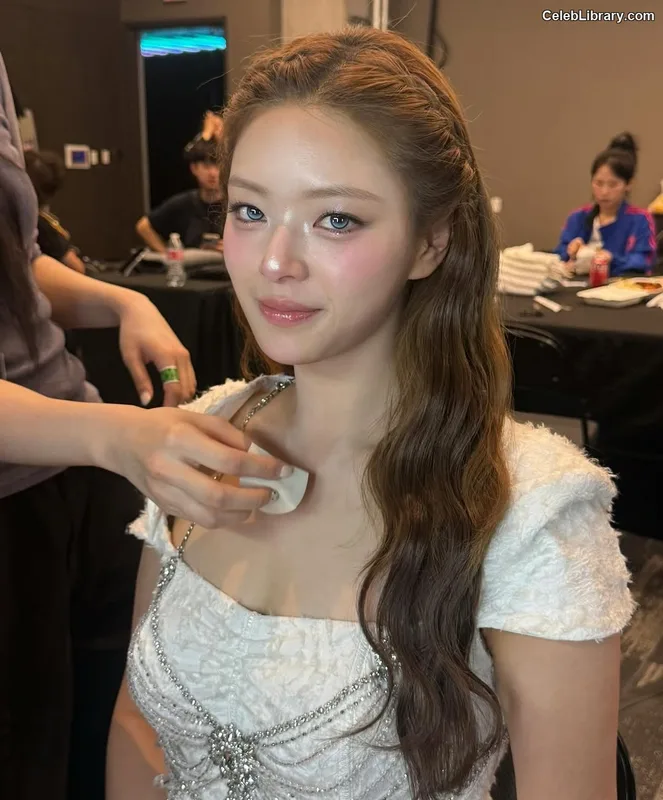 Jeongyeon (TWICE) photo 4 of 169