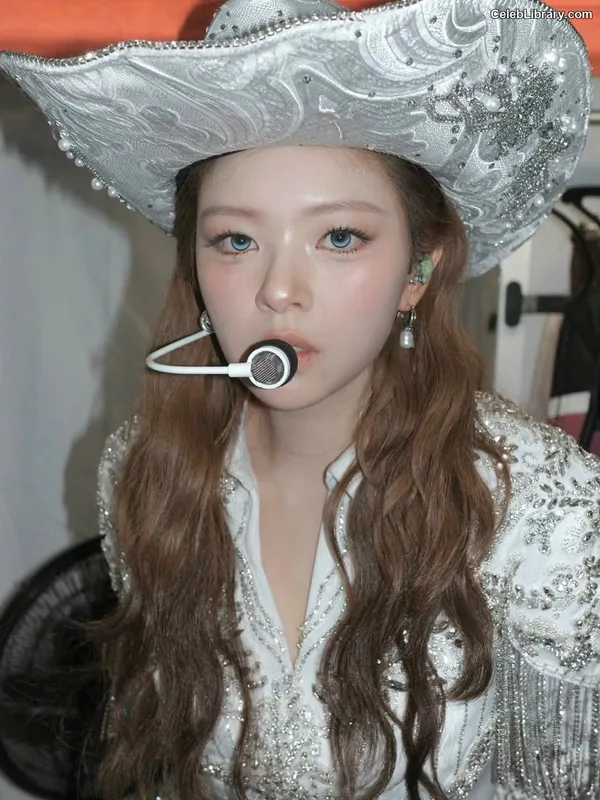 Jeongyeon (TWICE) photo 7 of 169