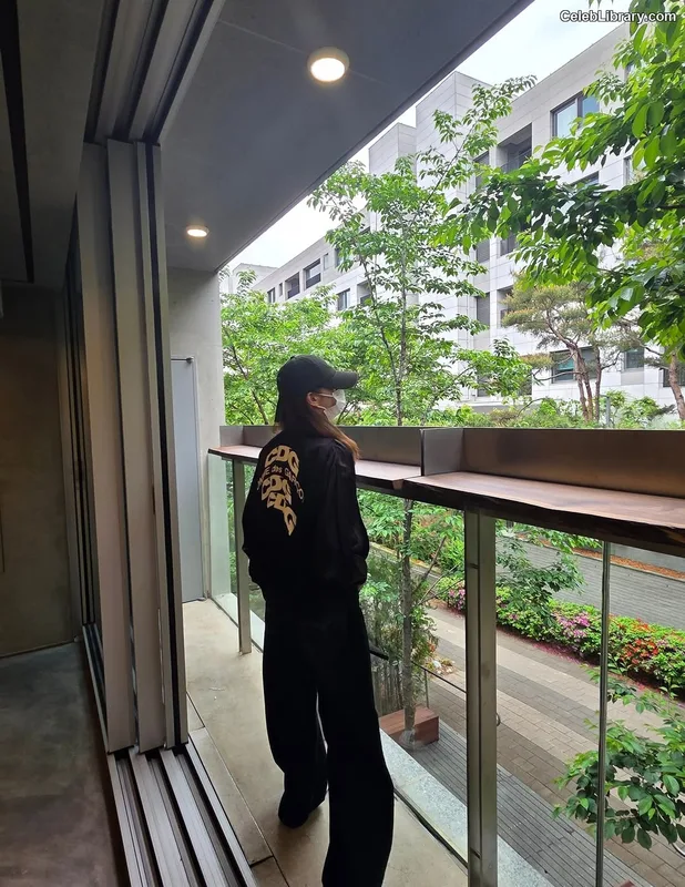 Jeongyeon (TWICE) photo 1 of 169