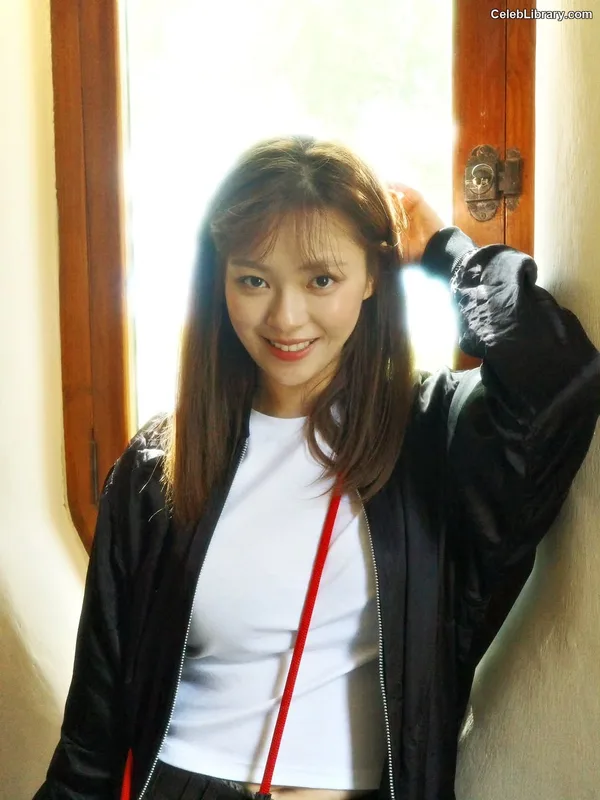 Jeongyeon (TWICE) photo 21 of 169