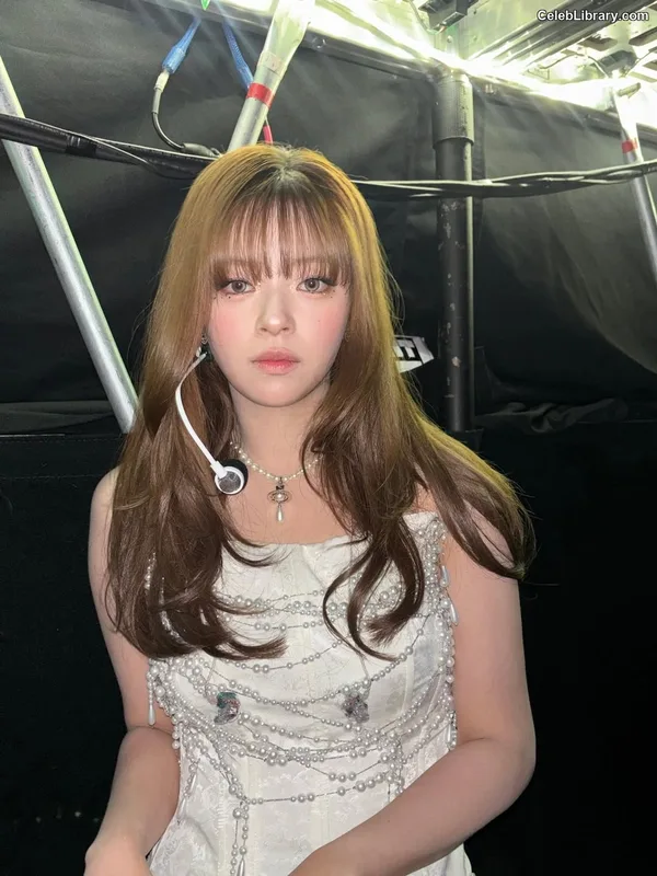 Jeongyeon (TWICE) photo 12 of 169