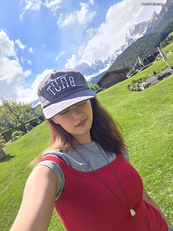 Jeongyeon (TWICE) photo 22 of 169