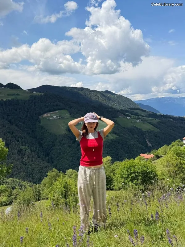 Jeongyeon (TWICE) photo 3 of 169