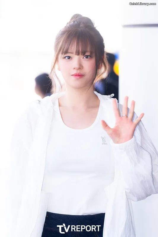 Jeongyeon (TWICE) photo 4 of 169