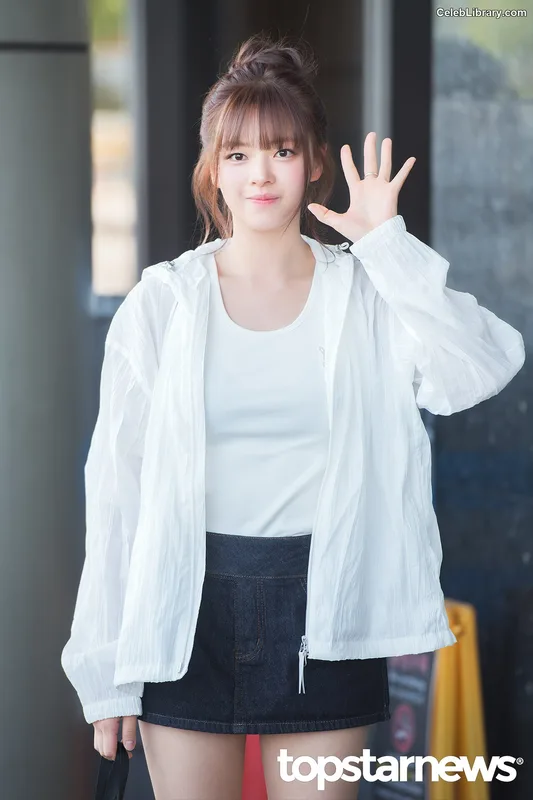 Jeongyeon (TWICE) photo 6 of 169
