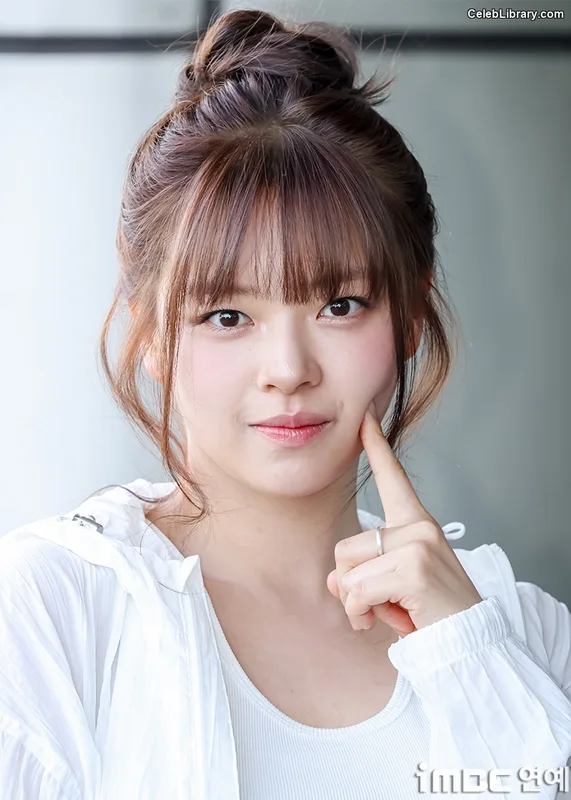 Jeongyeon (TWICE) photo 8 of 169