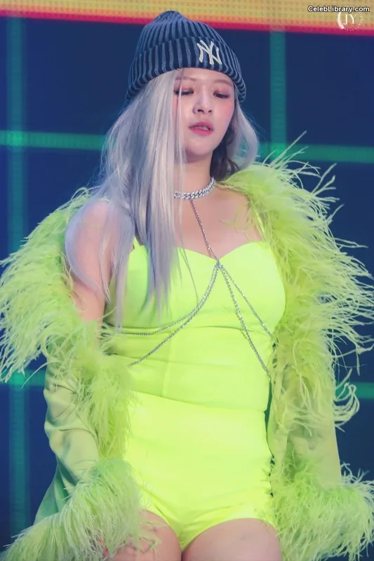 Jeongyeon (TWICE) photo 19 of 169