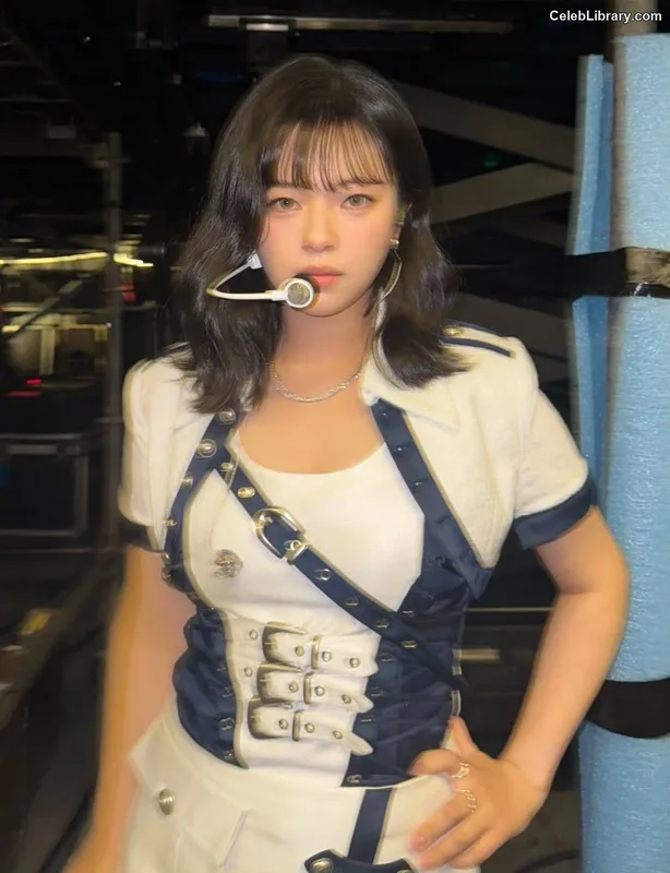 Jeongyeon (TWICE) photo 21 of 169