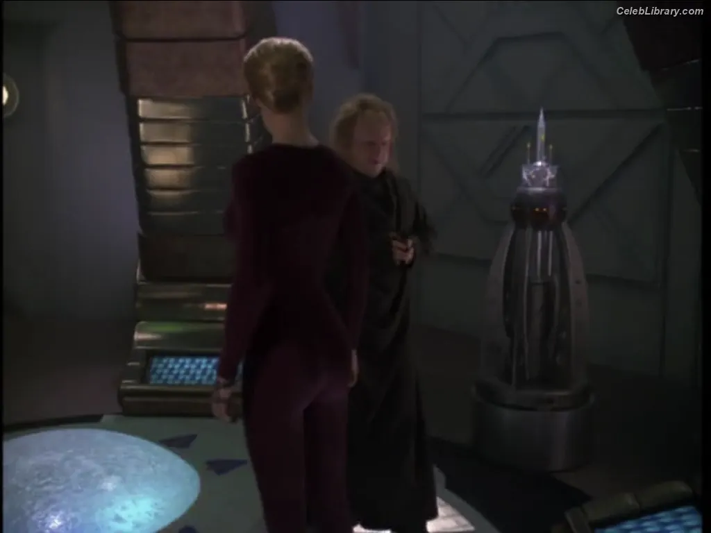 Jeri Ryan photo 4 of 80